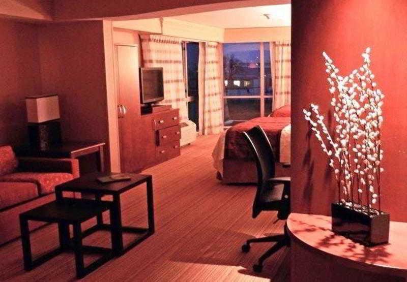 Courtyard Milwaukee Airport Hotel Room photo