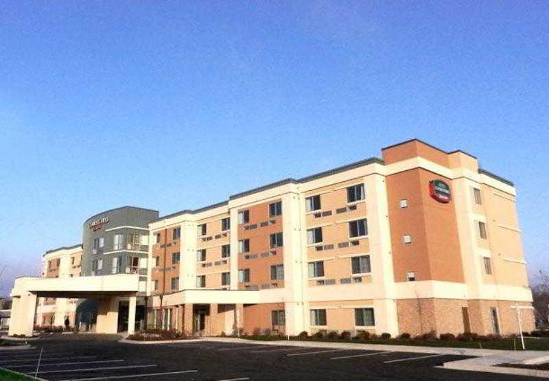 Courtyard Milwaukee Airport Hotel Exterior photo