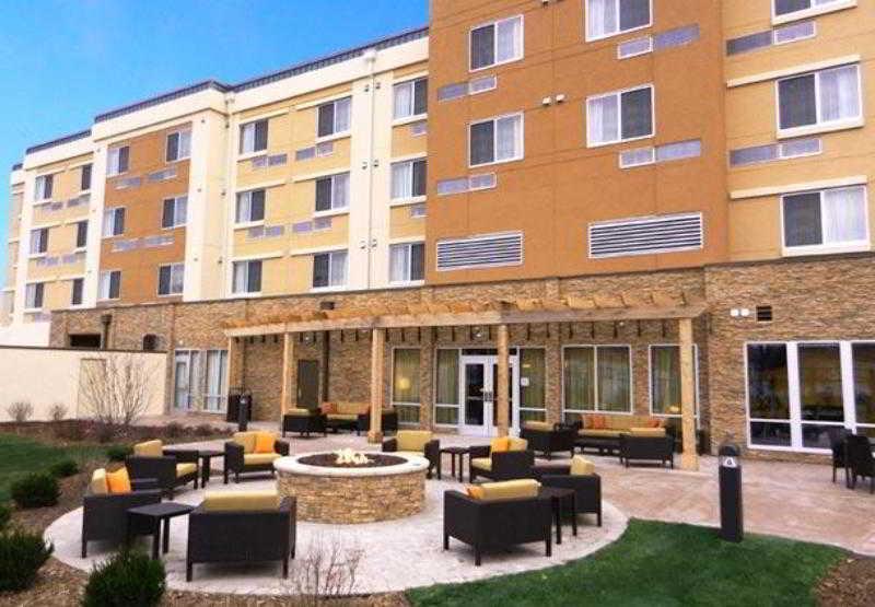 Courtyard Milwaukee Airport Hotel Exterior photo